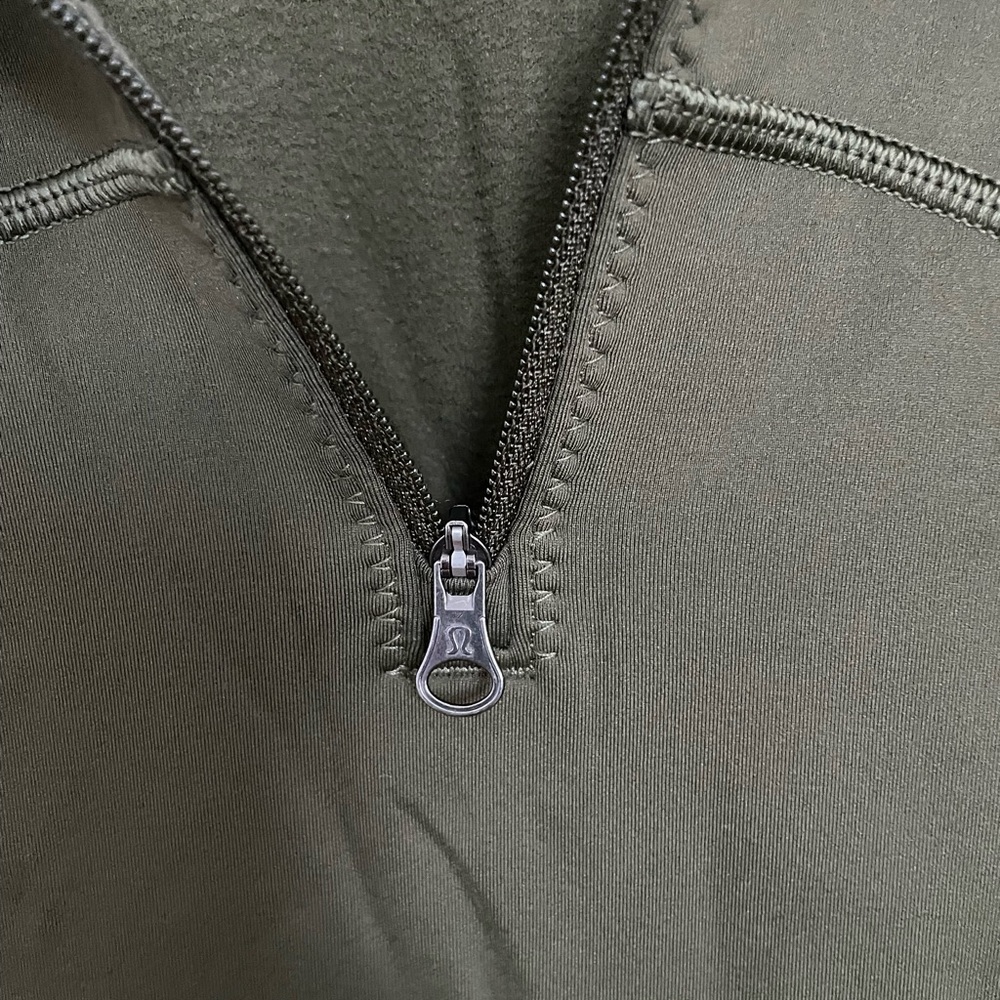 🍋 Gently used lululemon!! 🍋 Run fleece pullover in army green sz:6 - Picture 9 of 10